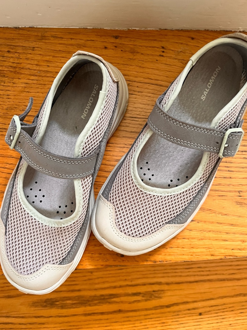 Salomon Marie-Jeanne Mary Jane sneakerina hiking shoe gray W 6-6.5 NWOT
